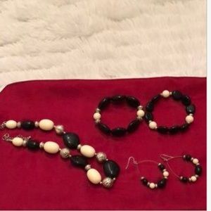 Necklace, earrings and bracelets